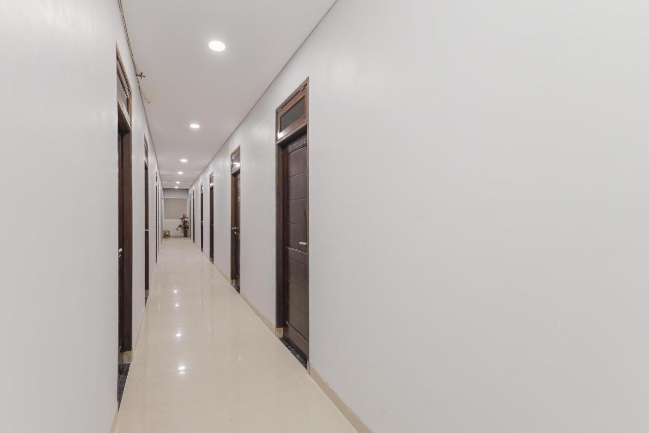 Reddoorz @ Gedangan Sidoarjo Hotel Exterior photo
