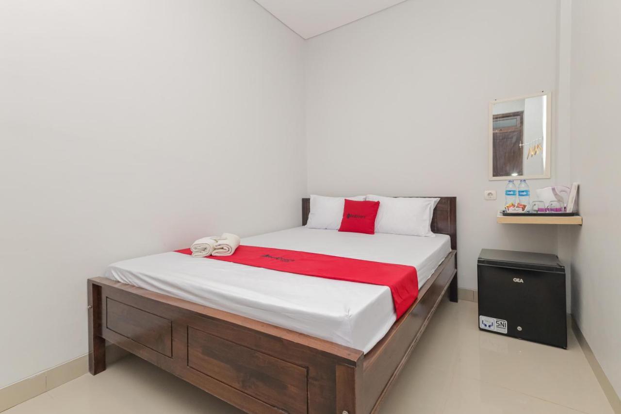 Reddoorz @ Gedangan Sidoarjo Hotel Exterior photo