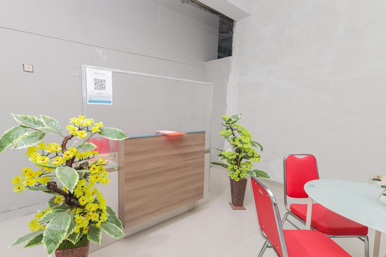 Reddoorz @ Gedangan Sidoarjo Hotel Exterior photo