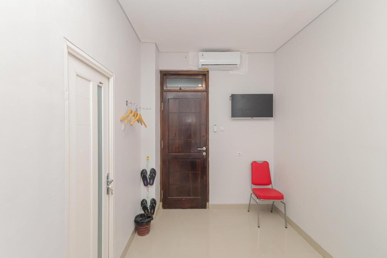 Reddoorz @ Gedangan Sidoarjo Hotel Exterior photo