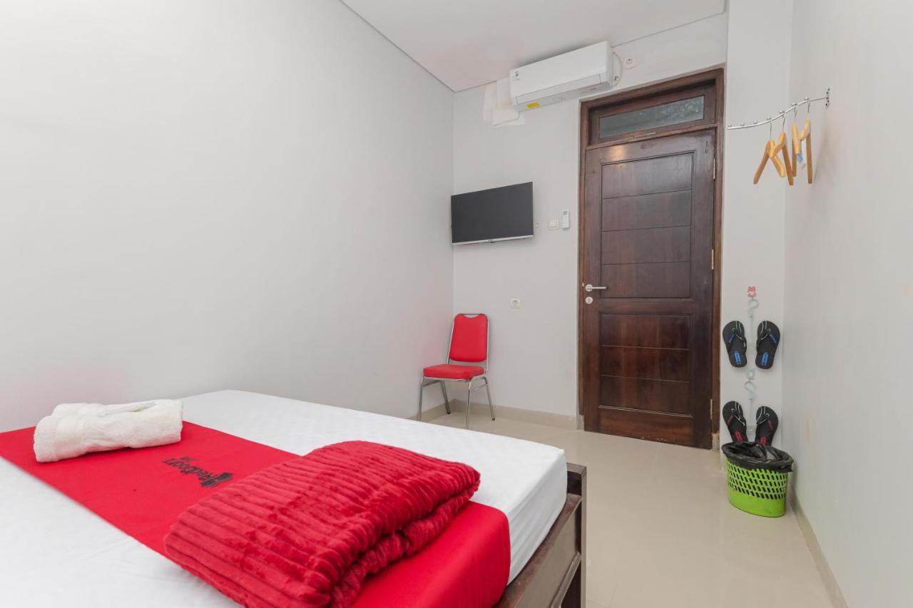 Reddoorz @ Gedangan Sidoarjo Hotel Exterior photo