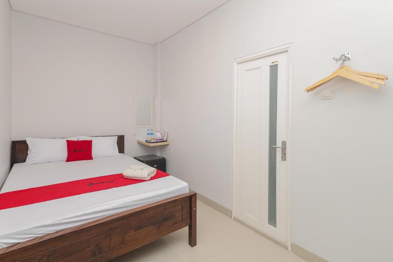 Reddoorz @ Gedangan Sidoarjo Hotel Exterior photo